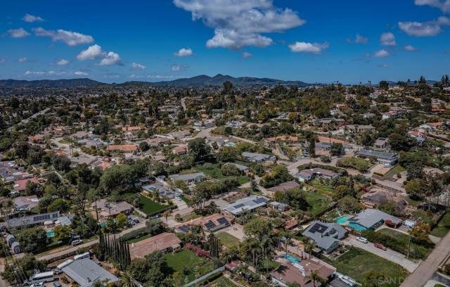 1654 Palomino Ln, Escondido CA: https://media.crmls.org/mediaz/40491550-e66d-43d7-a438-4cba416f6e4b.jpg