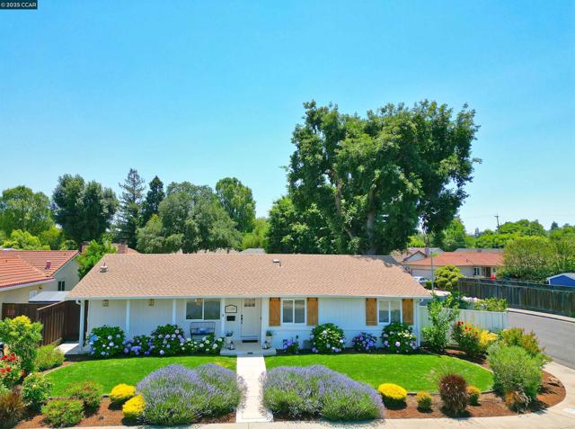 1250 Saint Louis Drive, Concord CA: https://media.crmls.org/mediaz/40493f1a-9278-46c5-91af-7009bc69bd18.jpg