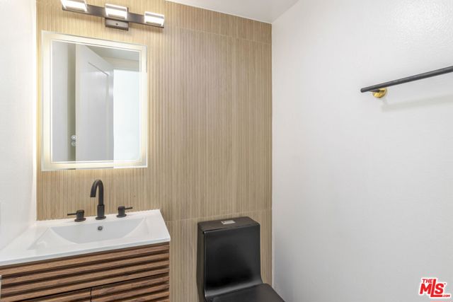 7550 Zombar Avenue, Van Nuys CA: https://media.crmls.org/mediaz/4049d3be-be1a-4f4a-ba69-445596acad60.jpg