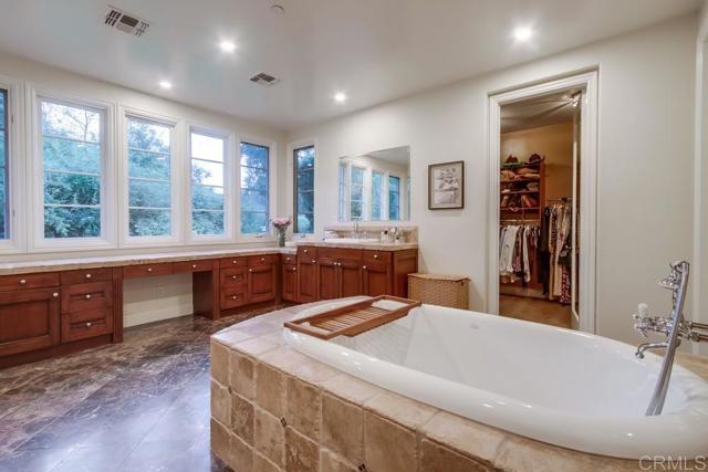 Detail Gallery Image 34 of 70 For 8308 Top O the Morning Way, San Diego,  CA 92127 - 5 Beds | 5/1 Baths