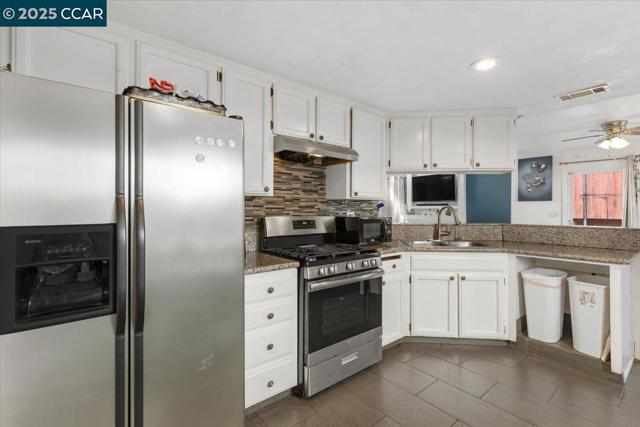301 Grangnelli Ave, Antioch CA: https://media.crmls.org/mediaz/404a5080-0a66-4160-a6da-727baea602e0.jpg