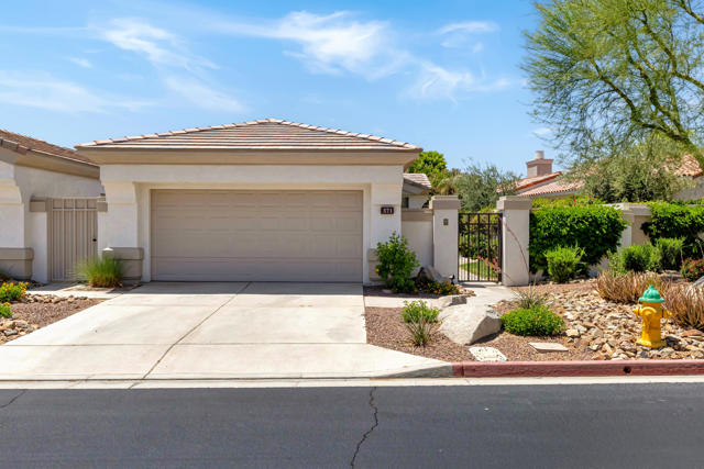 371 Indian Ridge Drive, Palm Desert CA: https://media.crmls.org/mediaz/404a97f5-ca11-4252-891f-9cf8701daaf2.jpg