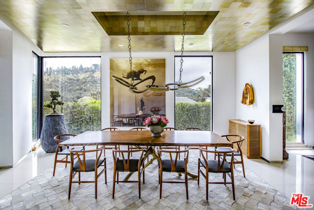 9852 San Circle, Beverly Hills CA: https://media.crmls.org/mediaz/404af674-8048-4a85-9213-9bdf6f024dff.jpg