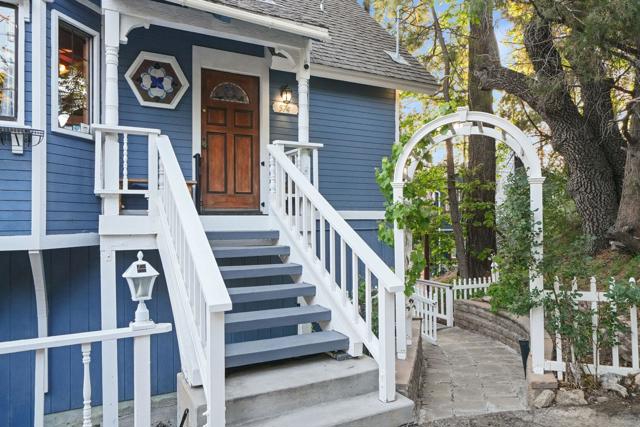 574 Lucerne Drive Drive, Big Bear CA: https://media.crmls.org/mediaz/404af883-7a4f-46c1-8c2e-c87f4ce84169.jpg