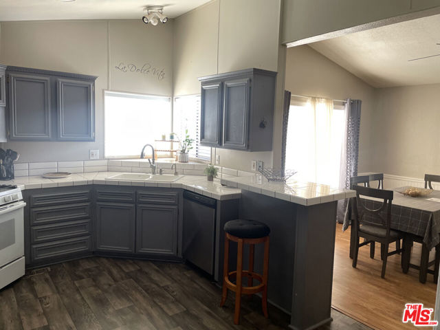 5001 W Florida Avenue, Hemet CA: https://media.crmls.org/mediaz/404bc118-a3a8-43c7-85cb-31d261760aca.jpg