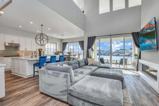30 Grey Whale Pl, Bethel Island CA: https://media.crmls.org/mediaz/404bd41b-3323-4285-9c4a-fda78d6e6b5c.jpg