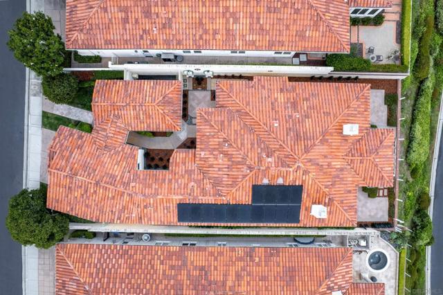 1327 Caminito Batea, La Jolla CA: https://media.crmls.org/mediaz/404c6aaf-ef70-4593-9992-59925958948b.jpg