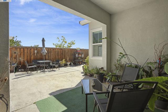 2595 Garden Farms Ave, Lathrop CA: https://media.crmls.org/mediaz/404c8348-5bb8-4c7e-b1d1-2b1505fd5681.jpg