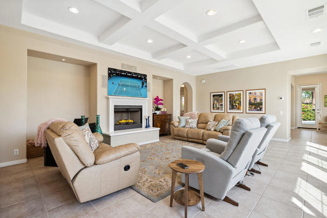 14 Via Santo Tomas Drive, Rancho Mirage CA: https://media.crmls.org/mediaz/404cedd0-b6d7-41ff-af9c-312b1130a7ac.jpg