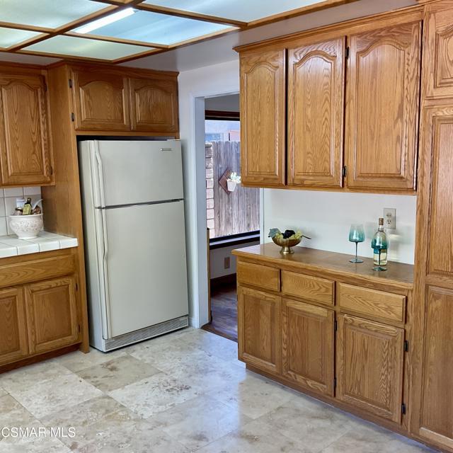 2455 Castlemont Court, Simi Valley CA: https://media.crmls.org/mediaz/404cf3a1-5756-4335-9661-5f338f49531f.jpg