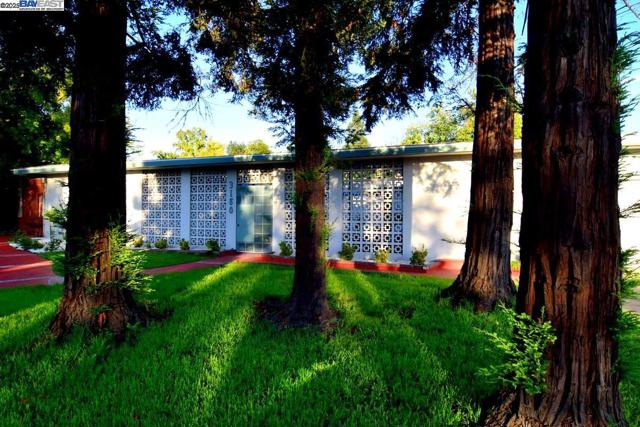 3180 Watt Ave, Sacramento CA: https://media.crmls.org/mediaz/404cfdd2-275d-4918-a47f-94c07d00be84.jpg