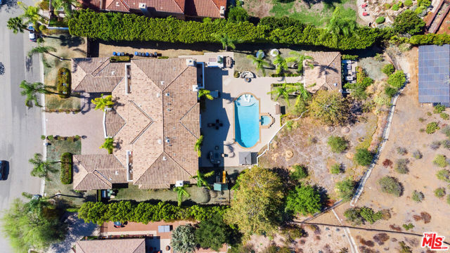 25043 Abercrombie Lane, Calabasas CA: https://media.crmls.org/mediaz/404d8d02-c2cc-4c44-b8f8-050e7b945810.jpg