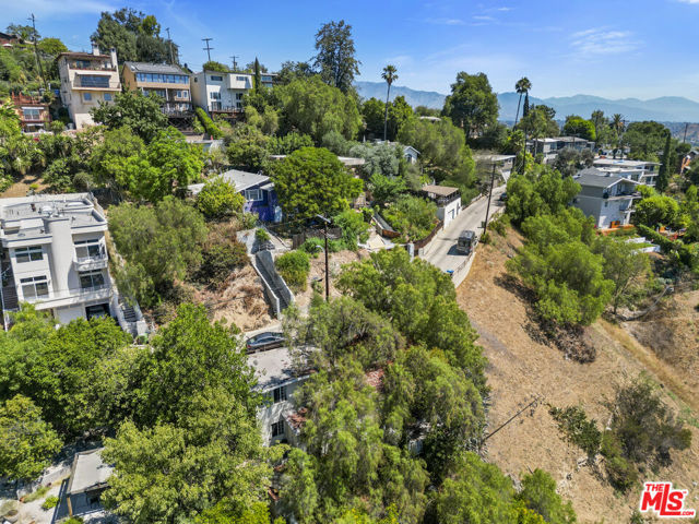 627 Dimmick Drive, Los Angeles CA: https://media.crmls.org/mediaz/404db41e-3c27-43c0-b901-32789802b1ac.jpg