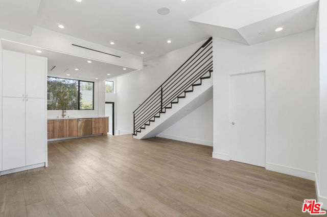1445 1/4 N Martel Avenue, Los Angeles CA: https://media.crmls.org/mediaz/404e137b-8285-4f6a-9ce4-33011cff47eb.jpg