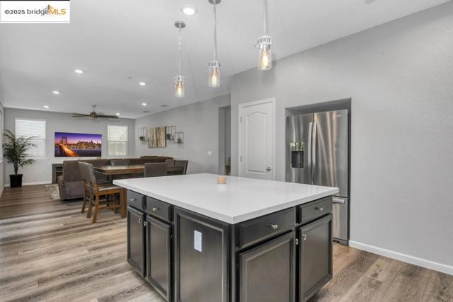 497 Tintori Ct, Brentwood CA: https://media.crmls.org/mediaz/404e1cfc-b94b-4866-ae28-478c6f13fb63.jpg