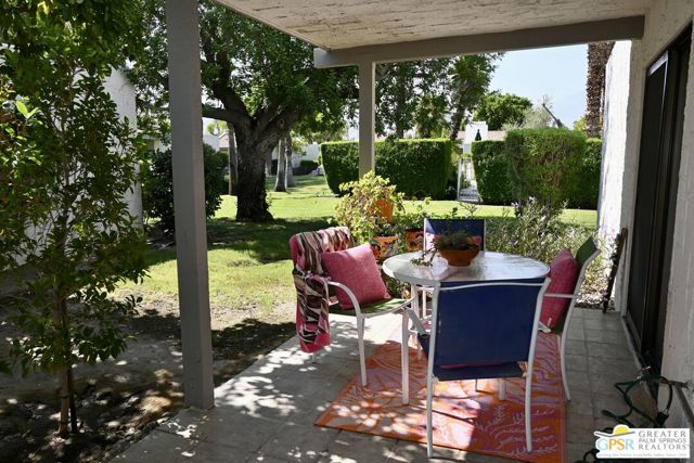 2117 Sunshine Way, Palm Springs CA: https://media.crmls.org/mediaz/404e4771-68cb-4d0e-87e0-786f70b0ce30.jpg