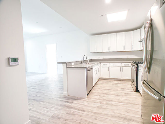 1229 S Kingsley Drive, Los Angeles CA: https://media.crmls.org/mediaz/404e5019-c1ef-41c1-ad44-484a7c03bed1.jpg