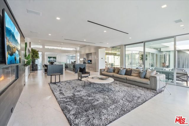 1620 Carla, Beverly Hills CA: https://media.crmls.org/mediaz/404f5578-481a-4c88-b0be-d40104617538.jpg