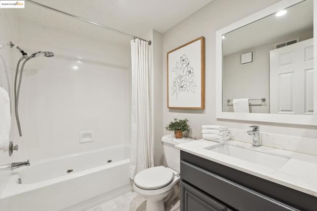93 Thousand Oaks St, Oakland CA: https://media.crmls.org/mediaz/404f98bf-947d-4afe-9617-3fdf1e923d69.jpg