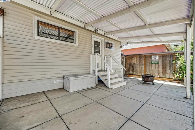 1137 Post St, Alameda CA: https://media.crmls.org/mediaz/404fbf9f-9fba-47ad-ac9c-986b13c0e74a.jpg