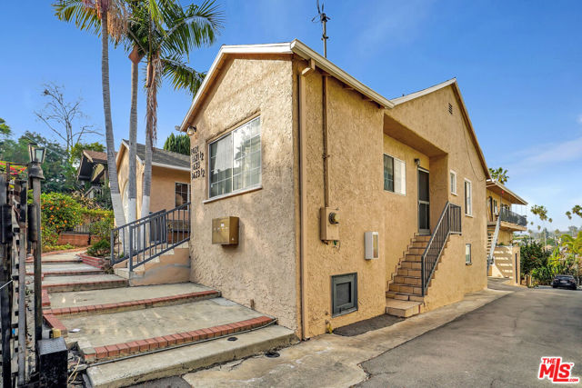 1421 Waterloo Street, Los Angeles CA: https://media.crmls.org/mediaz/40500544-d732-44b2-a26f-fe67ebe8085b.jpg