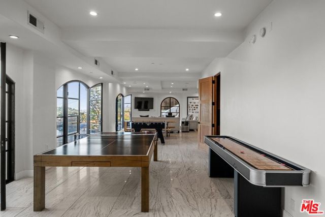 4733 Bonvue Avenue, Los Angeles CA: https://media.crmls.org/mediaz/405036fa-5ed8-4a5a-ae94-4095723bdcfc.jpg