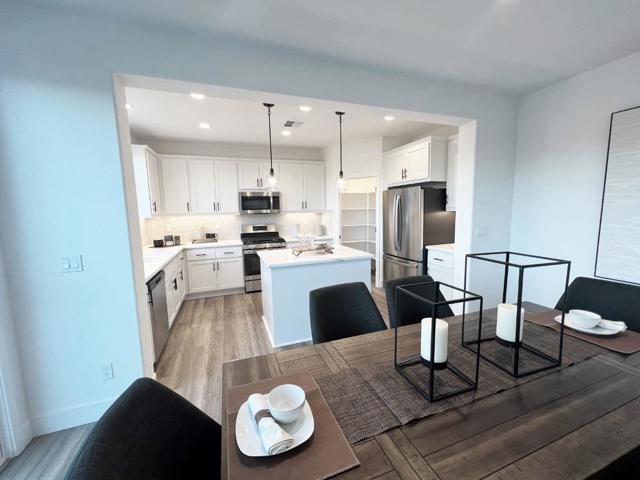 1133 Scout Peak Way, Hollister CA: https://media.crmls.org/mediaz/40504236-bd29-4b1a-9d15-1321a065e8fa.jpg