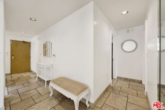 11952 Montana Avenue, Los Angeles CA: https://media.crmls.org/mediaz/40505ceb-1351-420d-8f5b-6fbb420a942d.jpg