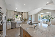 800 Lake Sherwood Drive, Lake Sherwood CA: https://media.crmls.org/mediaz/40506d0d-45e5-4684-91c8-46dc3305448e.jpg
