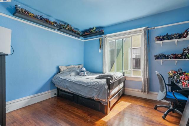 1706 Fairview St, Berkeley CA: https://media.crmls.org/mediaz/40509505-18c5-4b3c-bcb6-a41c4eb5ed25.jpg