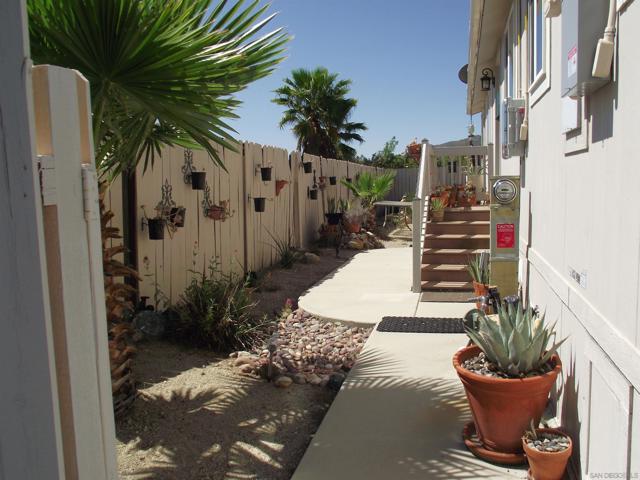 35109 Highway 79, Warner Springs CA: https://media.crmls.org/mediaz/4051bb05-4d0c-4251-8183-d144276dff14.jpg