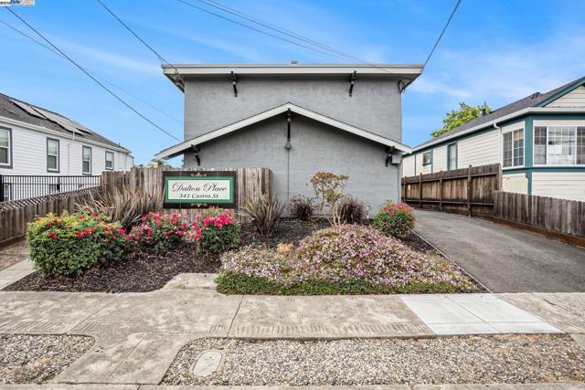 341 Castro St, San Leandro CA: https://media.crmls.org/mediaz/4051d66b-5ade-4290-bdb7-51ead6db34d0.jpg