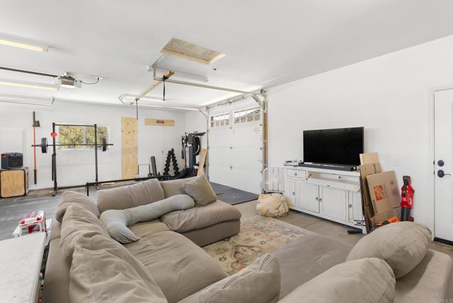 6433 Dehesa Road, El Cajon CA: https://media.crmls.org/mediaz/4052fa6e-be53-4150-b6f6-9f1ce7ea9aac.jpg