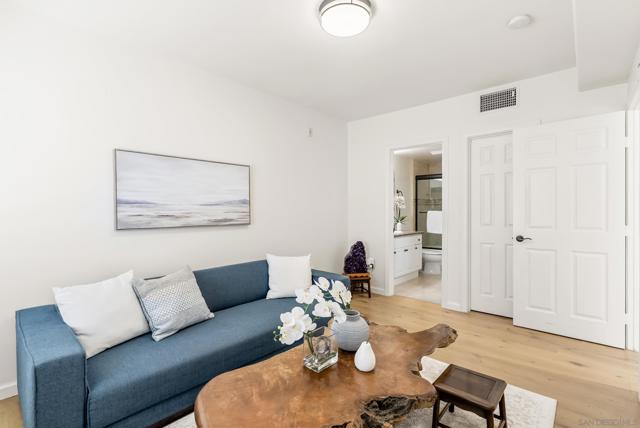7520 Draper Ave, La Jolla CA: https://media.crmls.org/mediaz/405417e7-44ab-4541-bfb1-76882816cee3.jpg
