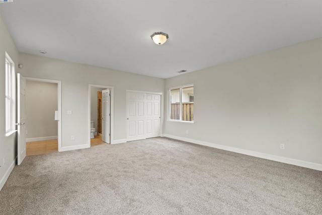 204 Daylily Ln, Patterson CA: https://media.crmls.org/mediaz/4055050d-b1cb-4869-bb7f-66ffb0678176.jpg