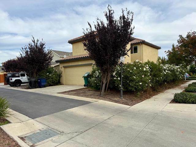 631 Heirloom Place, King City CA: https://media.crmls.org/mediaz/40550bb5-f2be-481b-915d-f1e6a54a0777.jpg