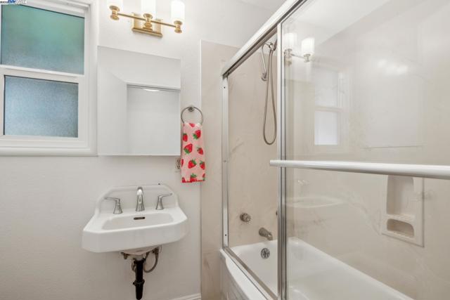 37107 Holly St, Fremont CA: https://media.crmls.org/mediaz/40552655-96c1-4577-aff2-28d723be7047.jpg