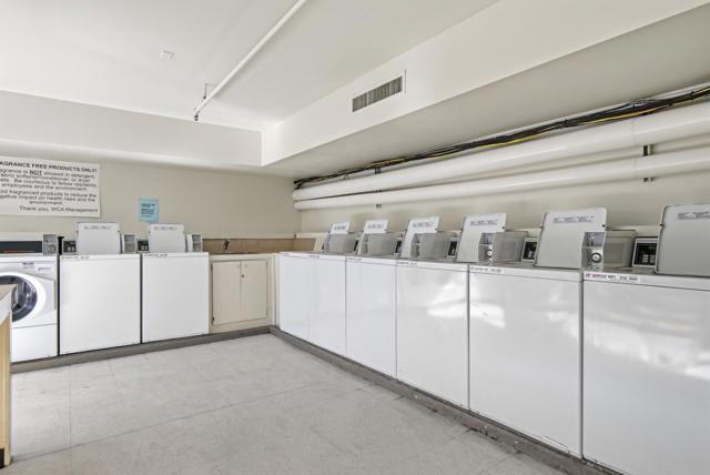 8 Commodore Drive, Emeryville CA: https://media.crmls.org/mediaz/4055964c-c88d-42c5-9eda-37672c4f5997.jpg