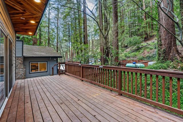 18460 Circle Drive, Los Gatos CA: https://media.crmls.org/mediaz/405618ca-50cd-430e-b243-d2f3e36e50b4.jpg