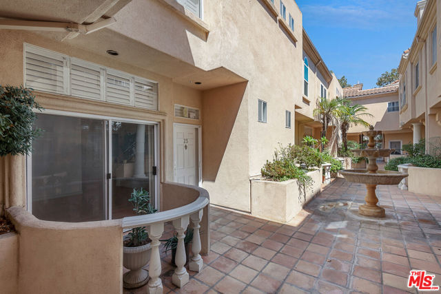 11112 La Maida Street, 23 photo 6
