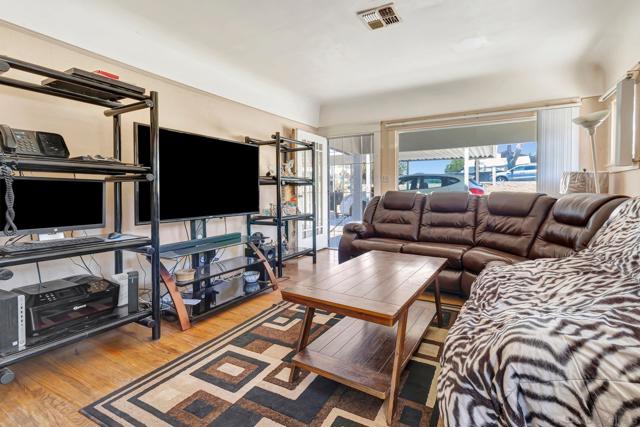 9065 67 Lemon St, Spring Valley CA: https://media.crmls.org/mediaz/4056cef7-d426-41ff-b672-414aa3829992.jpg