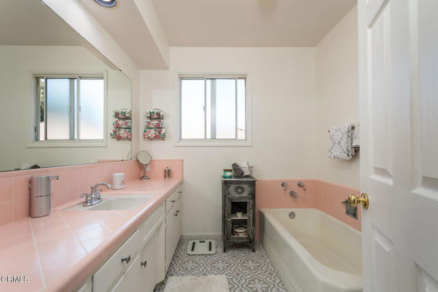 4841 Hill Street, La Canada Flintridge CA: https://media.crmls.org/mediaz/4056e218-90c8-4590-91e6-fba2c503af87.jpg