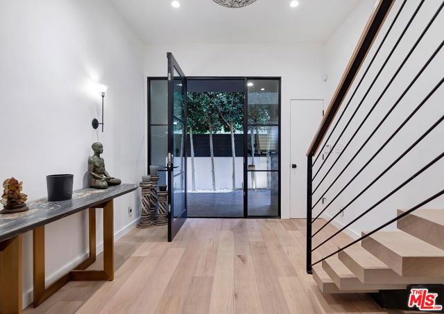 2164 Sunset Plaza Drive, Los Angeles CA: https://media.crmls.org/mediaz/4058fe96-7482-4be3-a6f6-da54d0ce0d72.jpg
