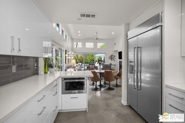 671 Dunes Court, Palm Springs, CA 92264