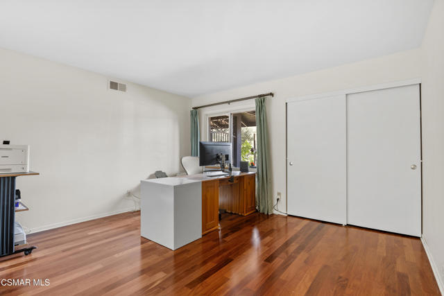 1641 Trafalgar Place, Westlake Village CA: https://media.crmls.org/mediaz/40592bd0-cd9d-4f87-9e4d-c254e8fd8bdb.jpg