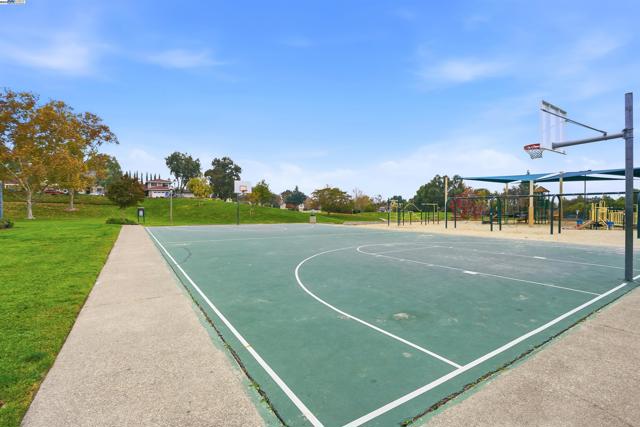 4490 Buckthorn Ct, Concord CA: https://media.crmls.org/mediaz/4059b695-a20f-4a0e-aa24-a957e1c3eeb0.jpg