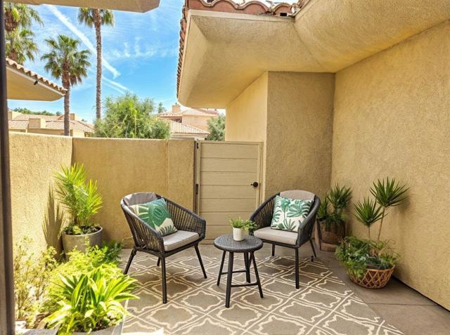 285 Kavenish Drive, Rancho Mirage CA: https://media.crmls.org/mediaz/4059bc19-3f1c-434a-9f99-1fa7ffa54519.jpg
