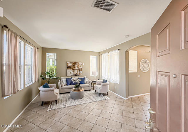 2511 Aurora Lane, Simi Valley CA: https://media.crmls.org/mediaz/4059f783-fce9-477e-8580-a4d46b10f301.jpg