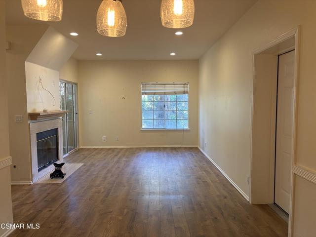 637 Indian Oak Lane, Oak Park CA: https://media.crmls.org/mediaz/405a2730-0da2-4d54-8482-7a932f7f772c.jpg