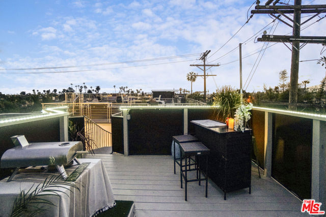 657 Mildred Avenue, Venice CA: https://media.crmls.org/mediaz/405a28f8-4098-4385-bce7-6e8763737410.jpg